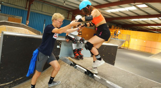 SKATE ROLLER ET TROTTINETTES