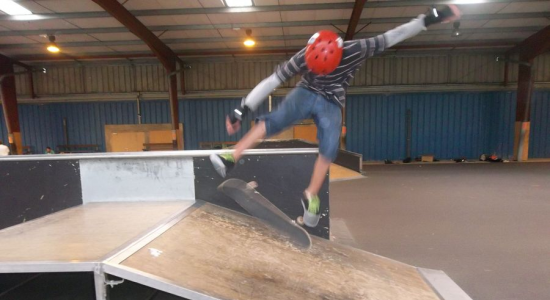 SKATE ROLLER ET TROTTINETTES