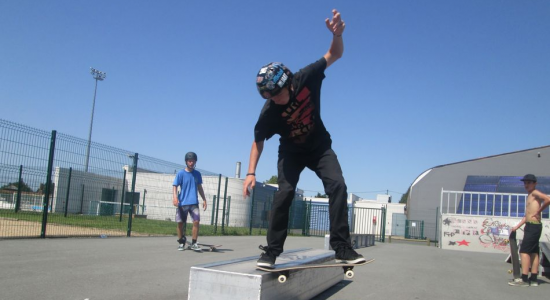 SKATE ROLLER ET TROTTINETTES